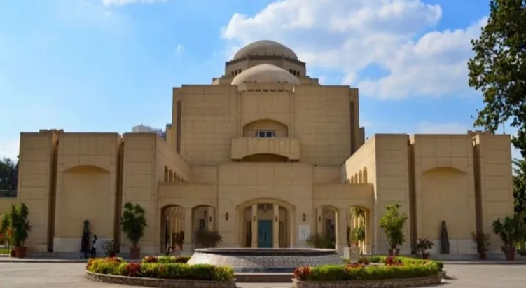 أزمة أجور تهز مهرجان الموسيقى العربية في مصر وتدفع رئيس الأوبرا إلى الاستقالة